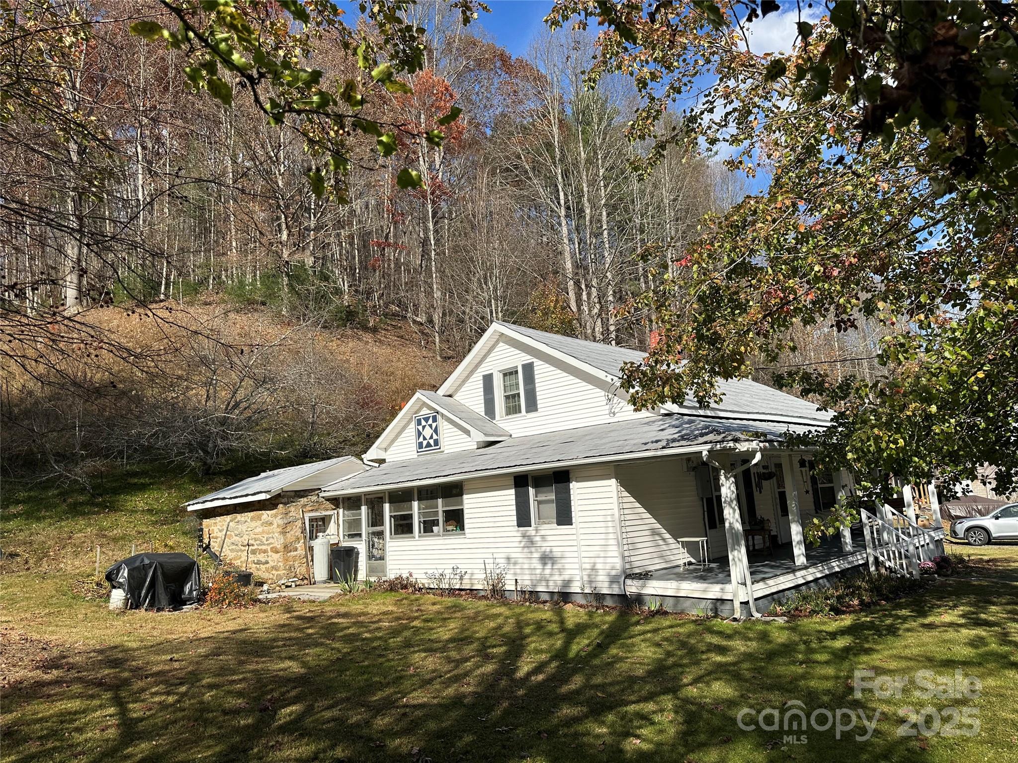2812 Bald Mountain Road — Burnsville