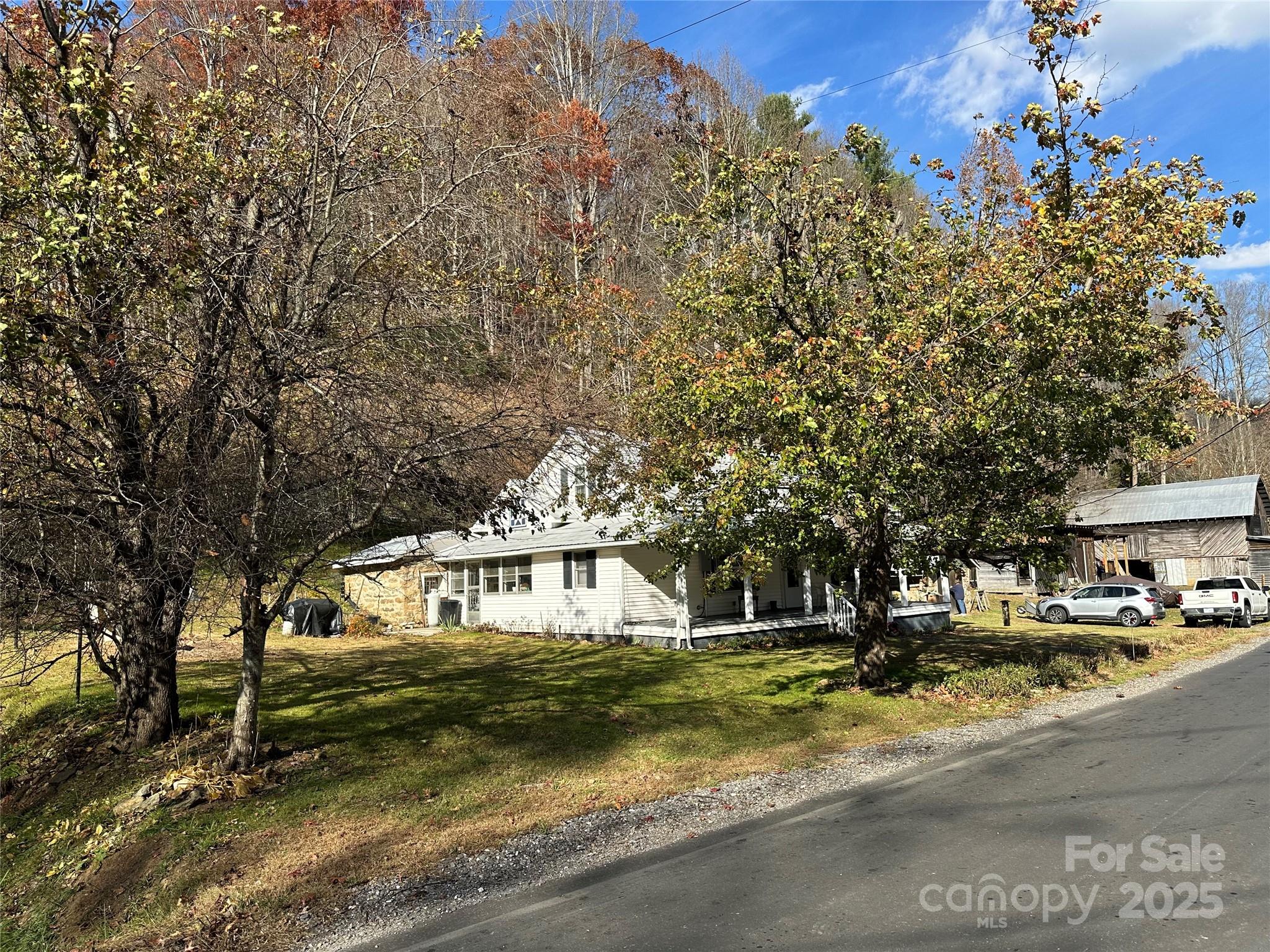 2812 Bald Mountain Road — Burnsville