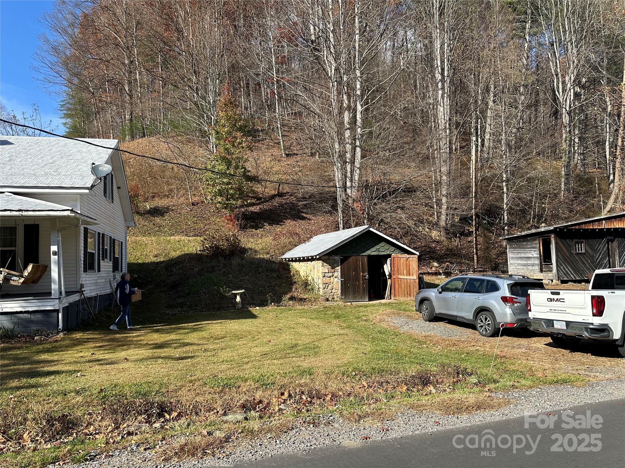 2812 Bald Mountain Road — Burnsville