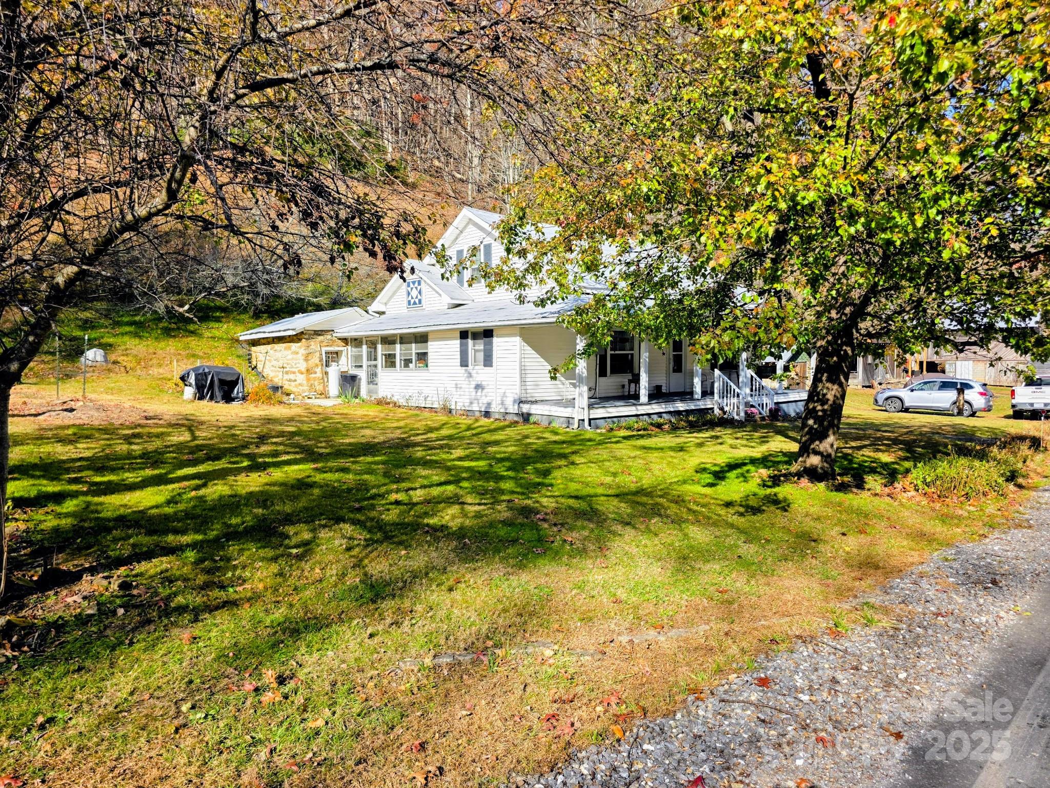 2812 Bald Mountain Road — Burnsville