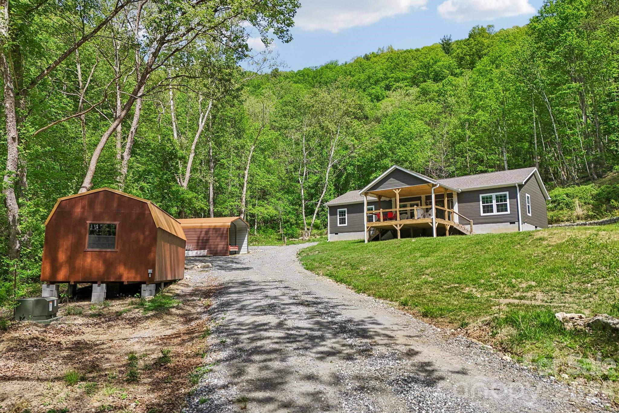 590 Willow Lane — Marshall