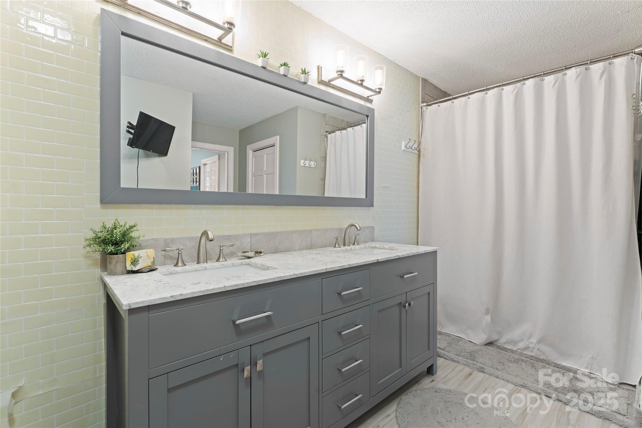 35 Heritage Drive — Clover