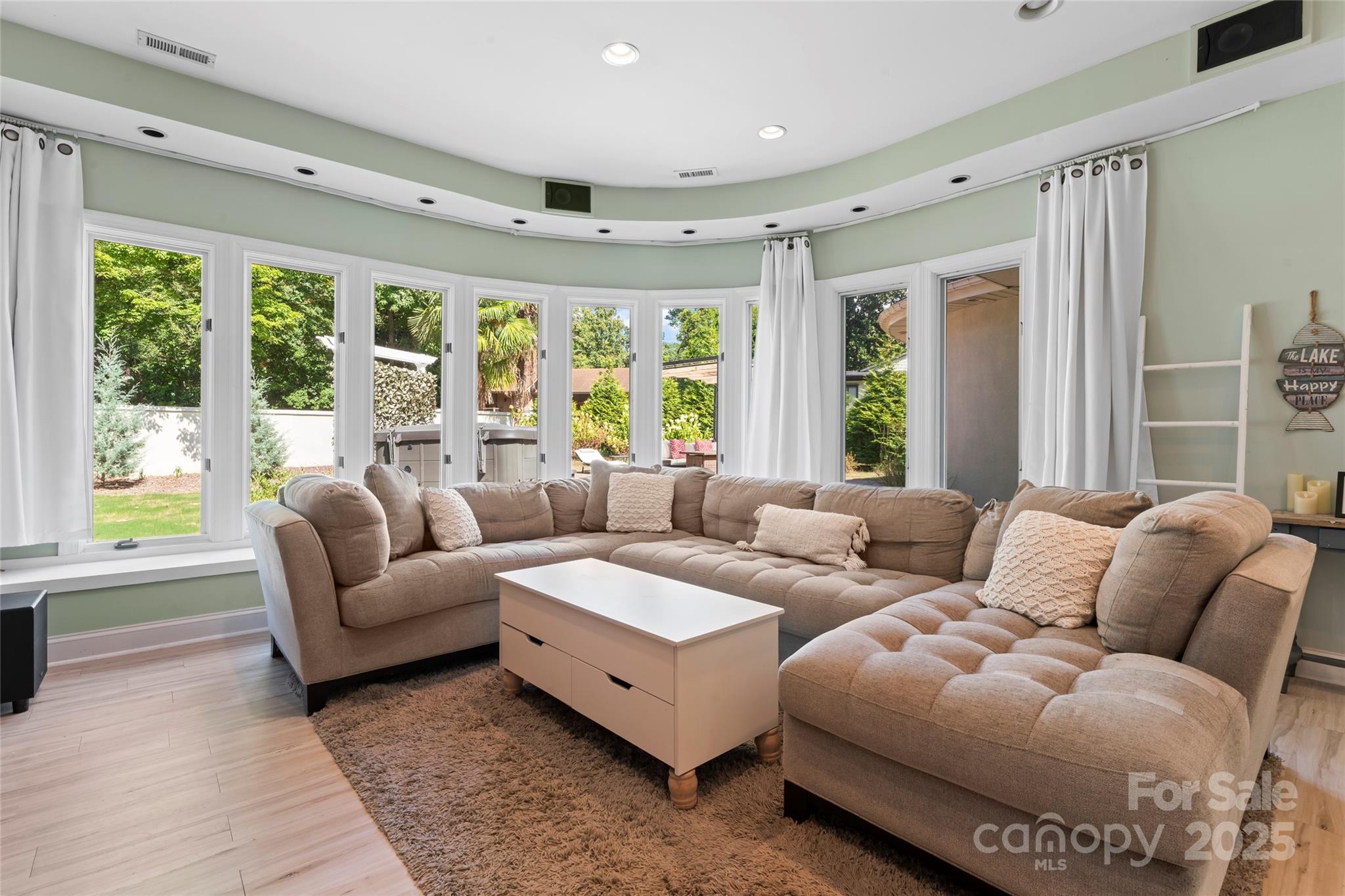 35 Heritage Drive — Clover