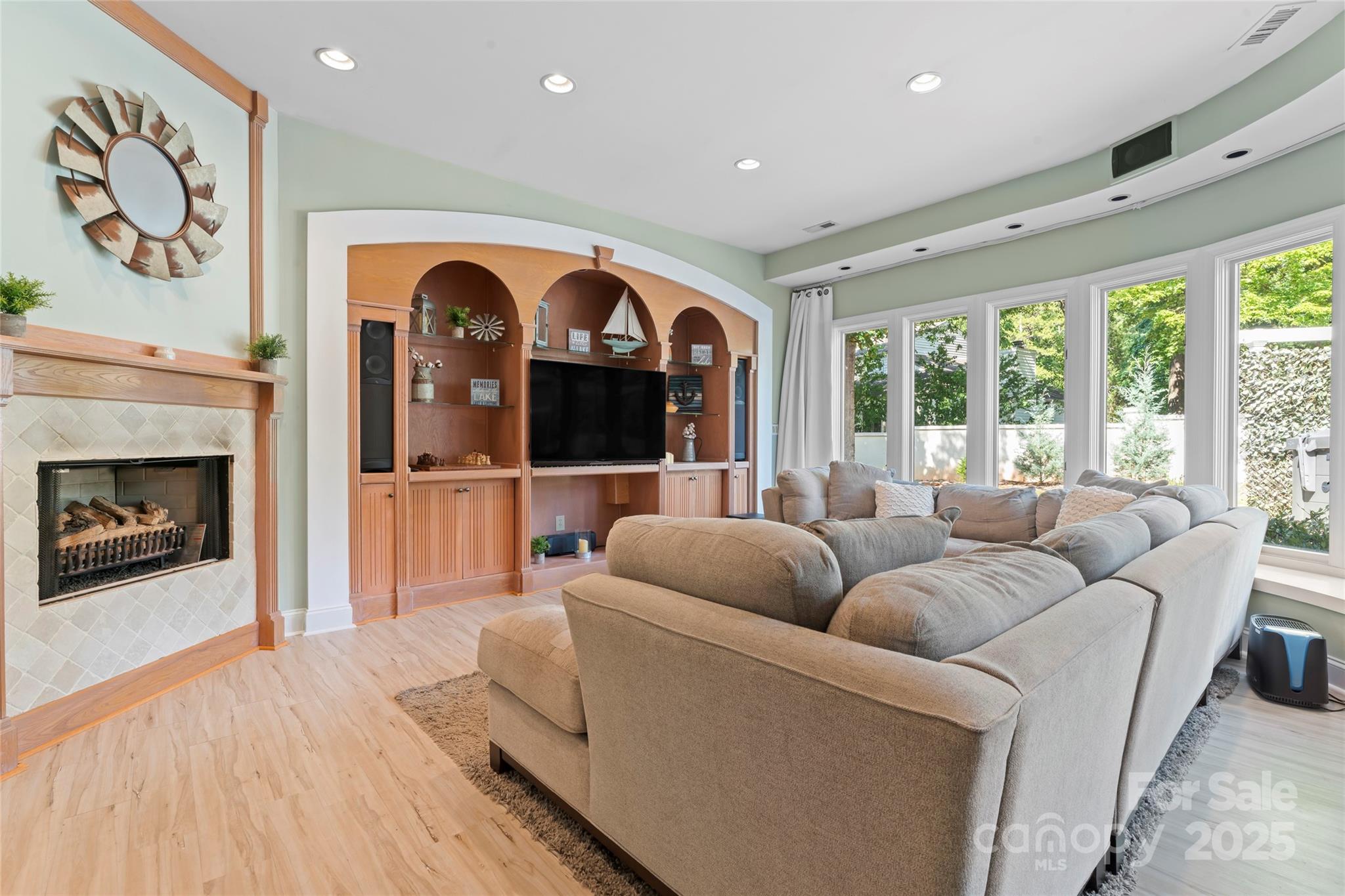 35 Heritage Drive — Clover