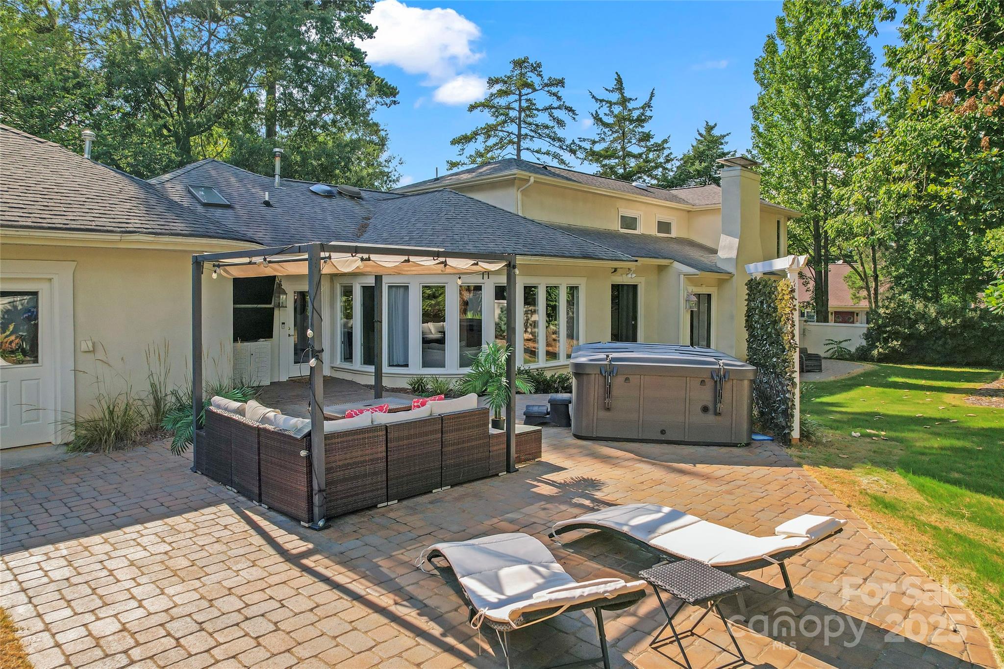 35 Heritage Drive — Clover