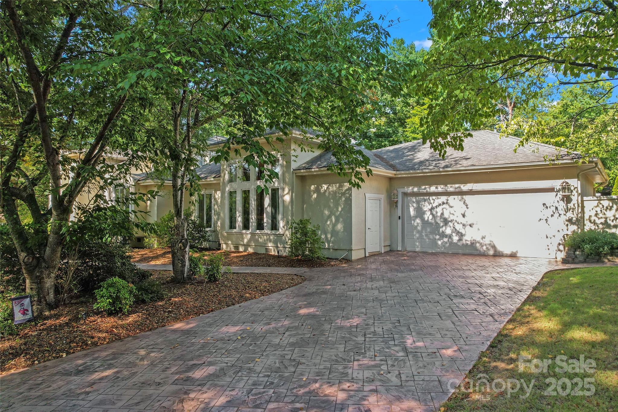 35 Heritage Drive — Clover