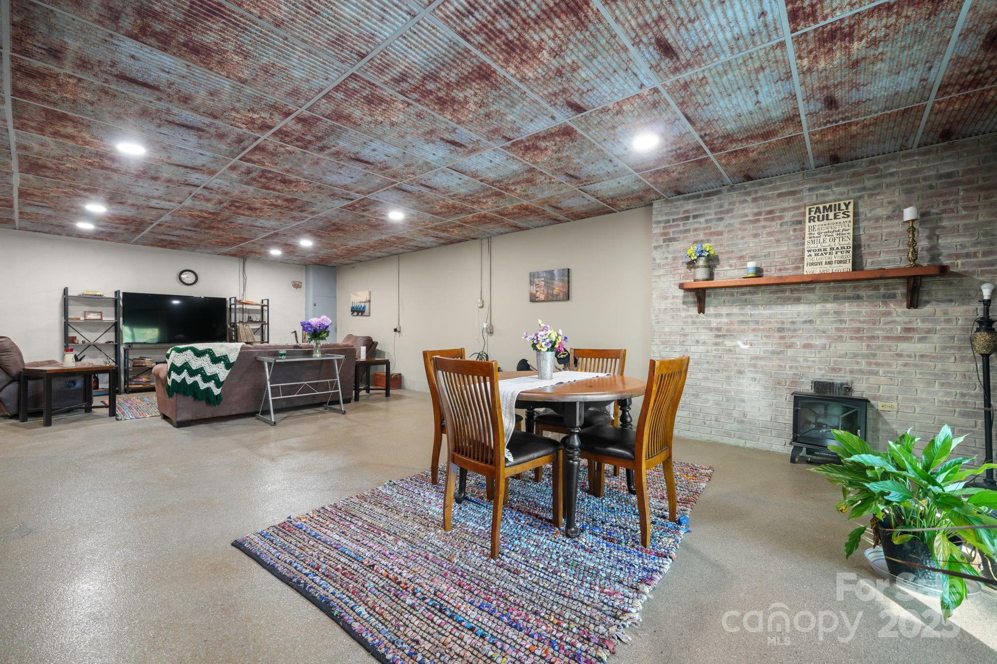 4441 Snyders Way — Lenoir