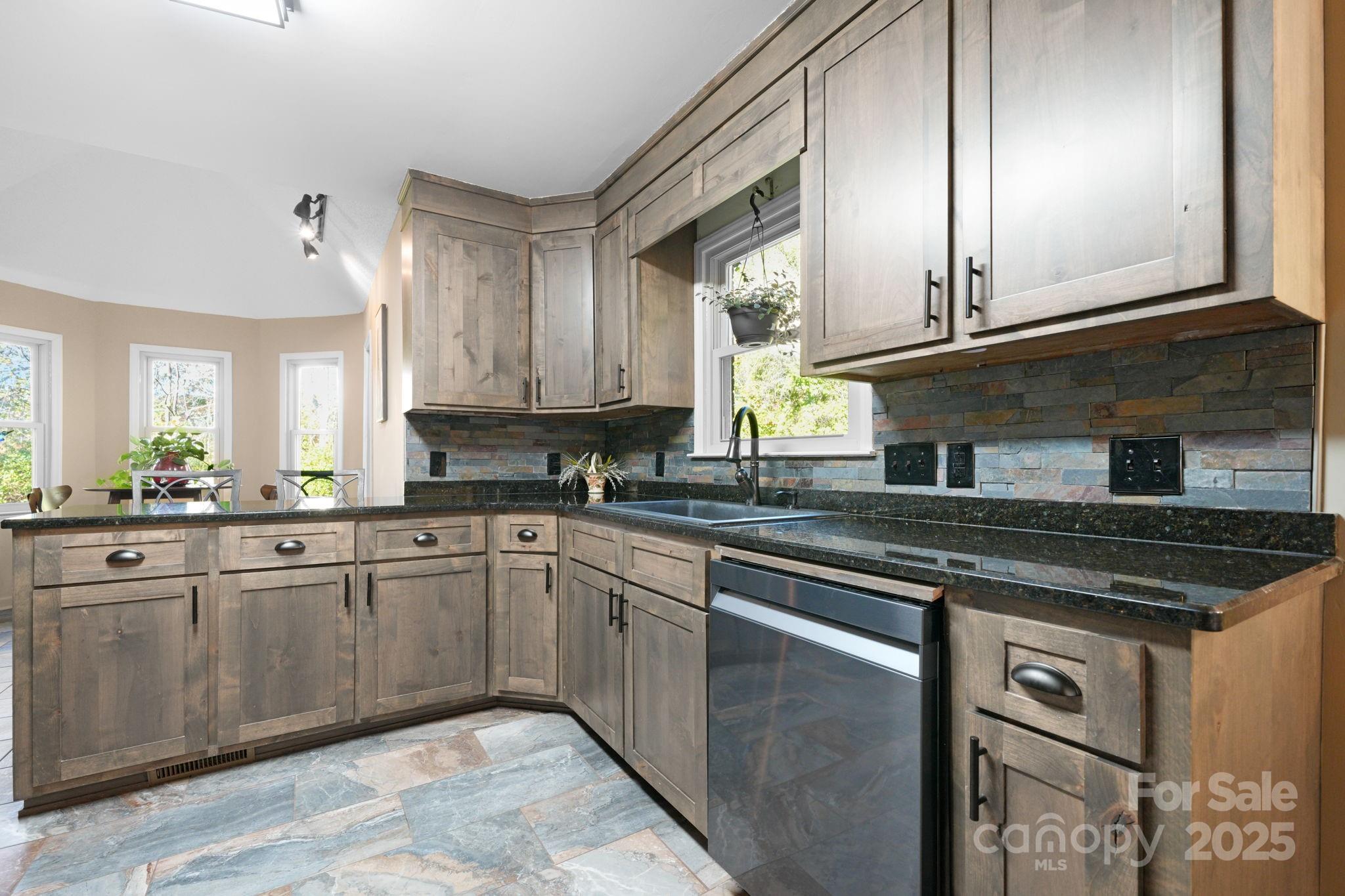 4441 Snyders Way — Lenoir