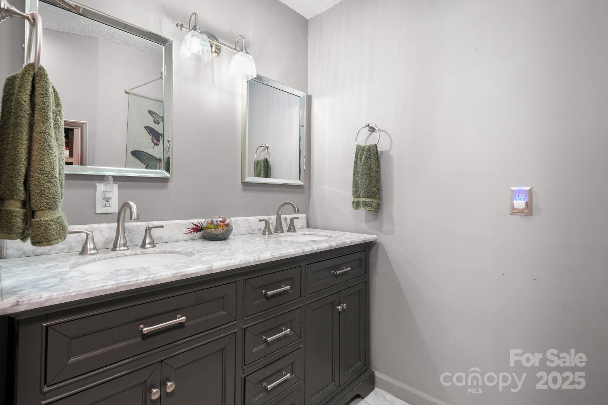 4441 Snyders Way — Lenoir