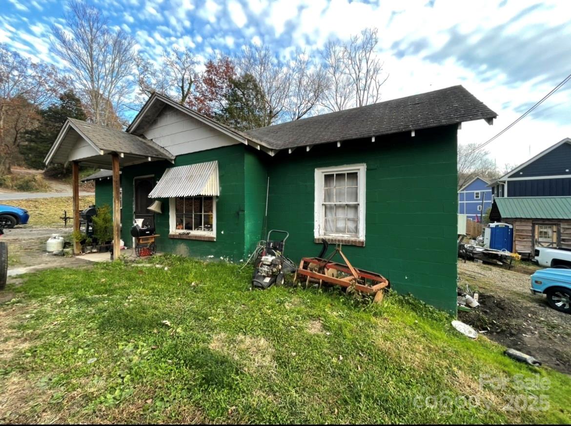 130 Lookout Road — Asheville