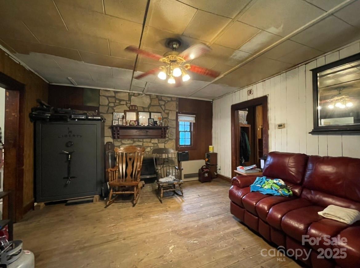 130 Lookout Road — Asheville