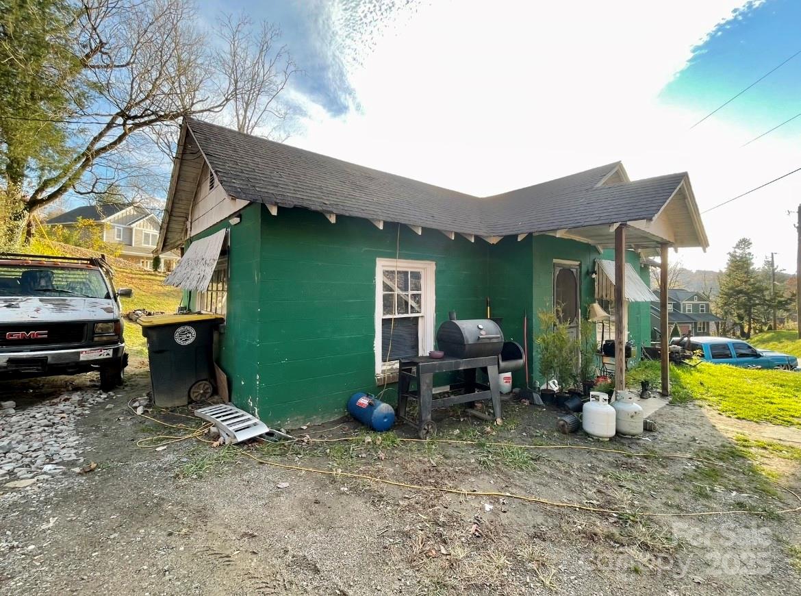 130 Lookout Road — Asheville