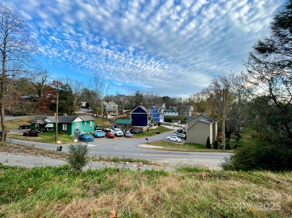 131 Lookout Road — Asheville
