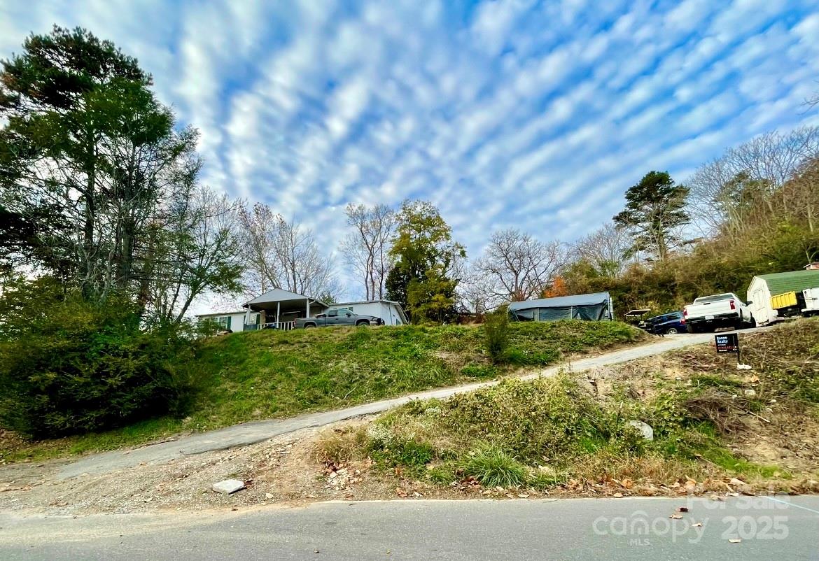 131 Lookout Road — Asheville
