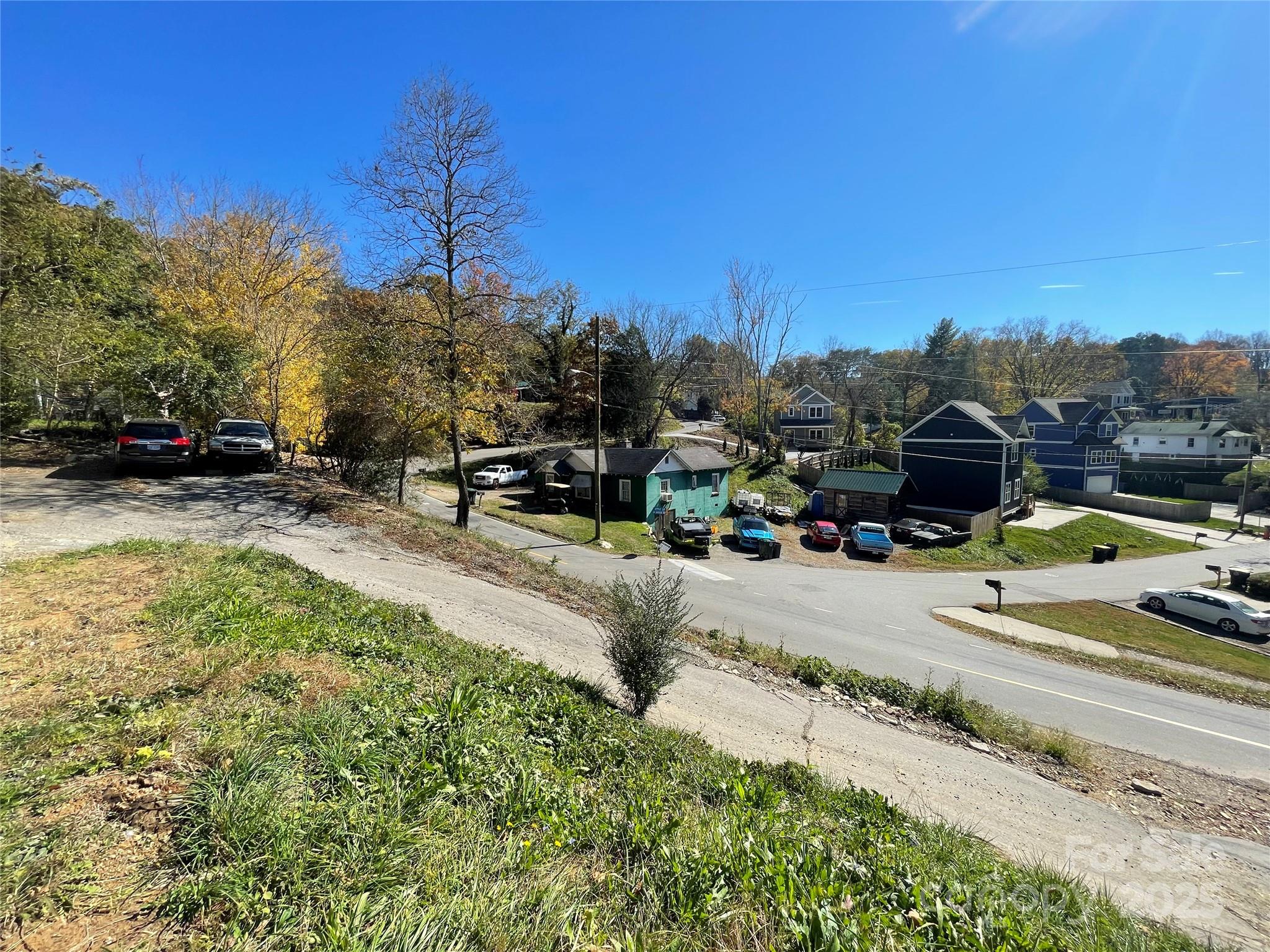 131 Lookout Road — Asheville