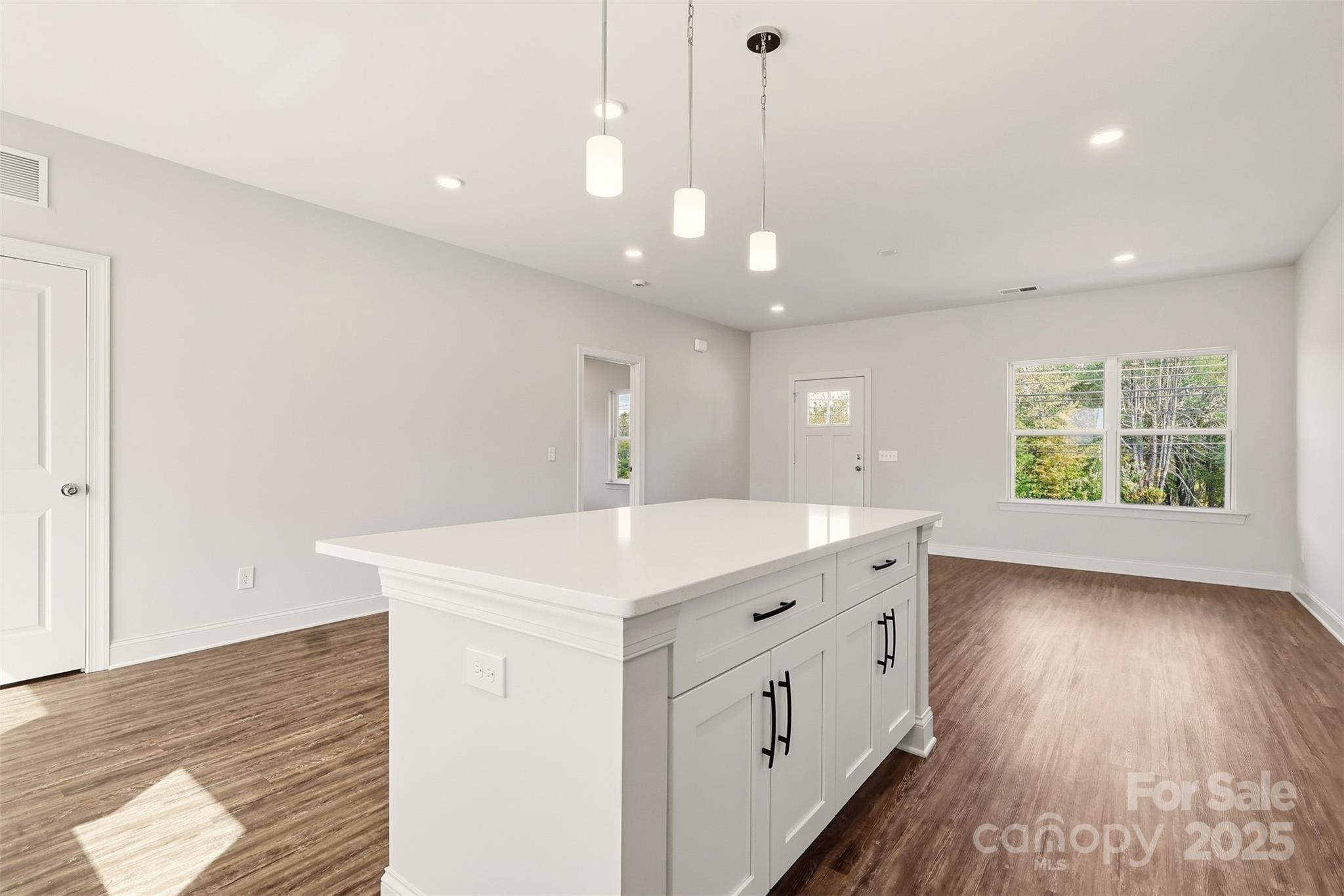128 N Main Street — Granite Falls