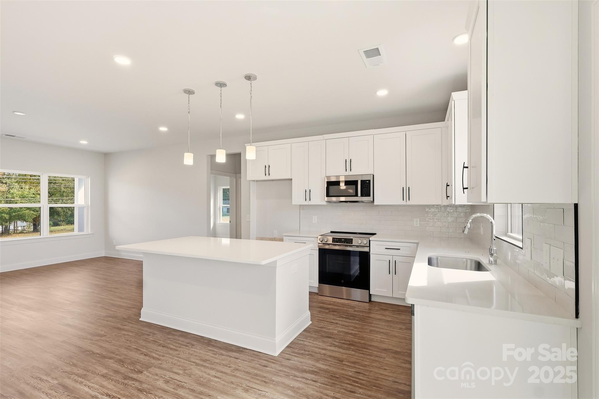 128 N Main Street — Granite Falls