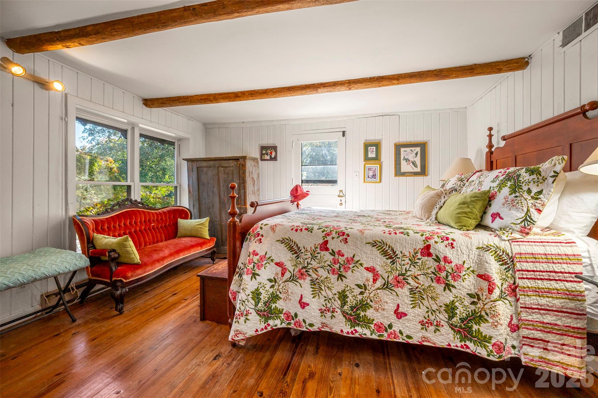936 Golden Road — Tryon