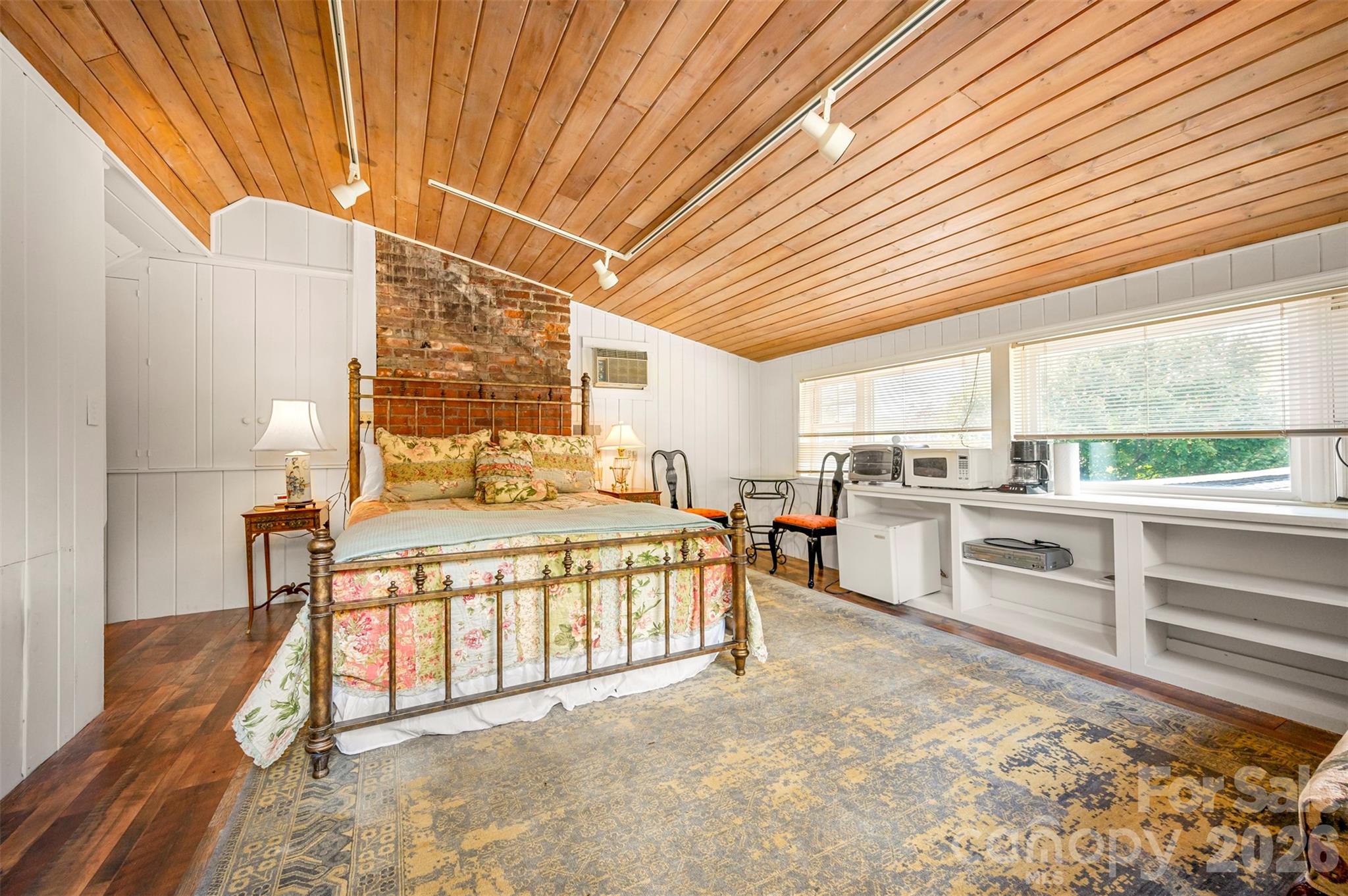 936 Golden Road — Tryon