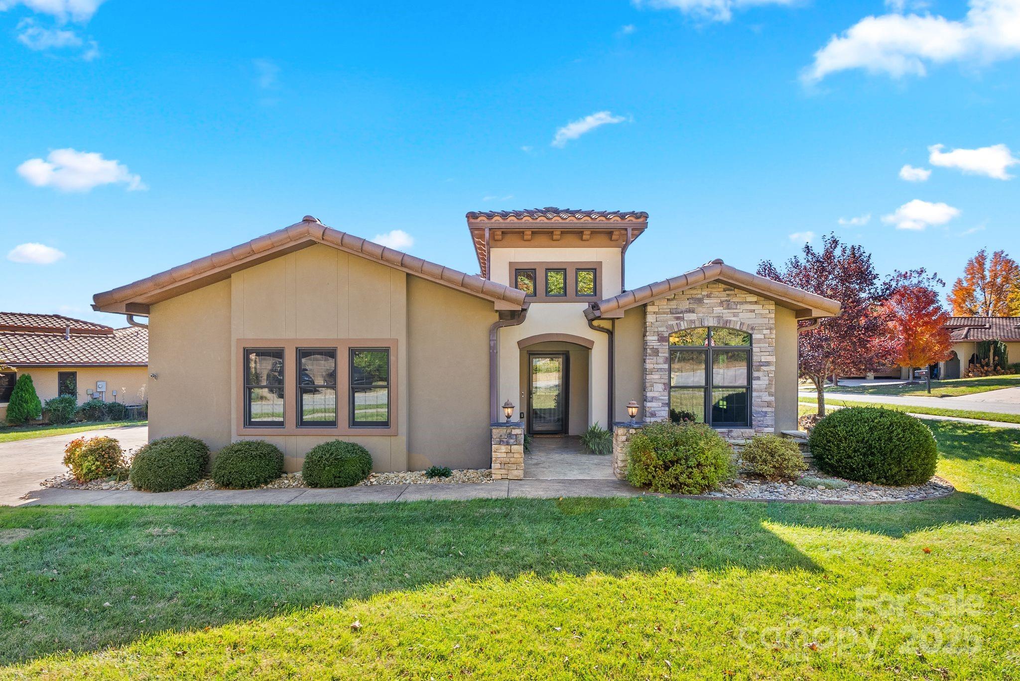 4 Pacifico Drive — Asheville