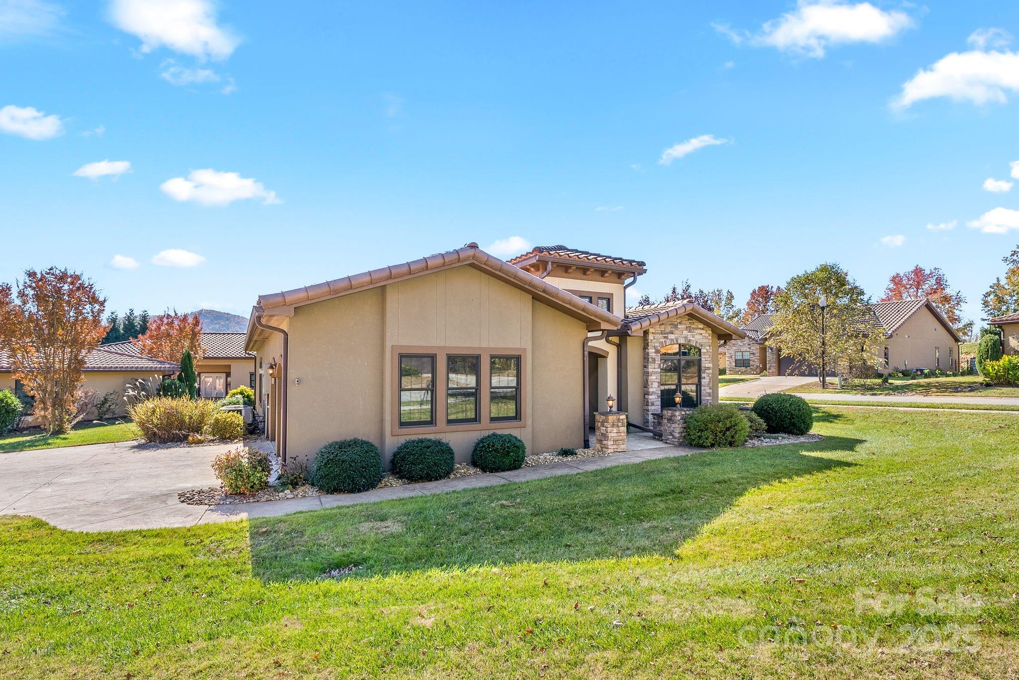 4 Pacifico Drive — Asheville