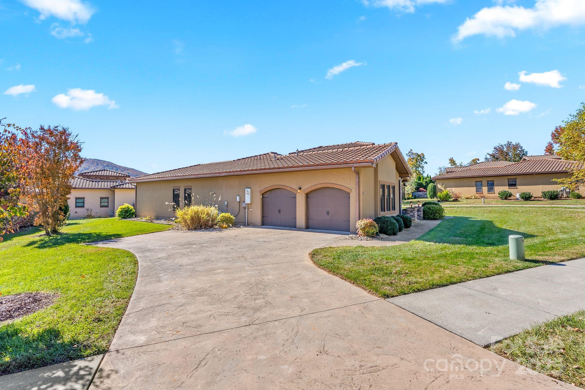 4 Pacifico Drive — Asheville