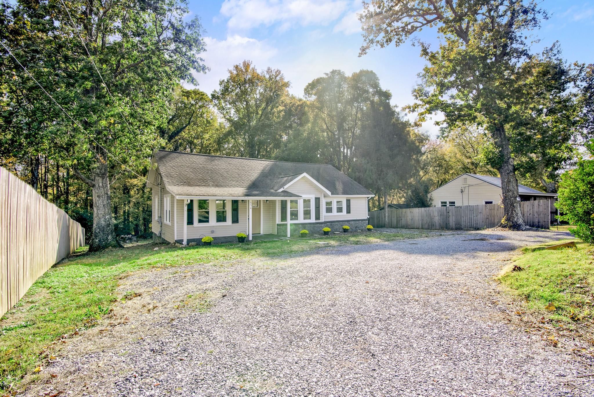 434 E Salisbury Street — Denton