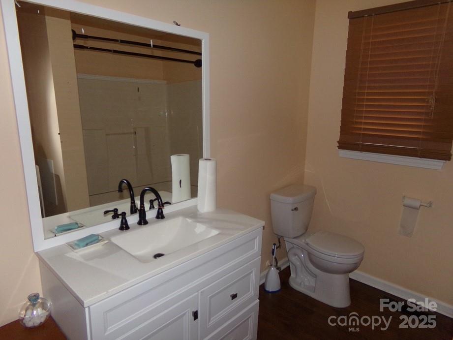 556 Roundtree Circle — Chester