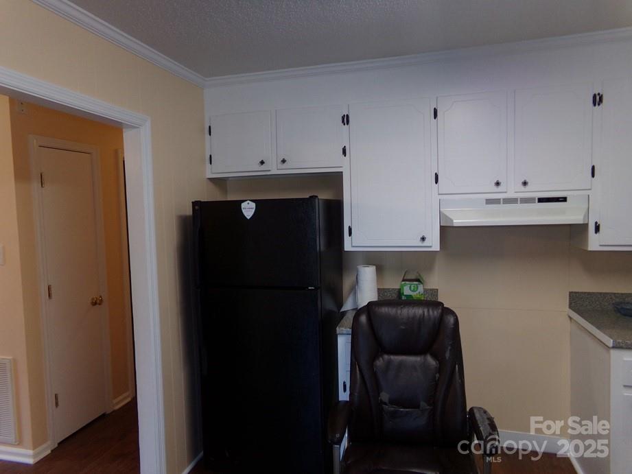556 Roundtree Circle — Chester