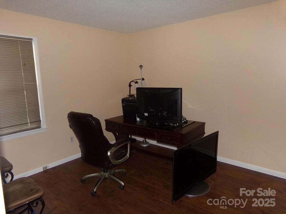 556 Roundtree Circle — Chester