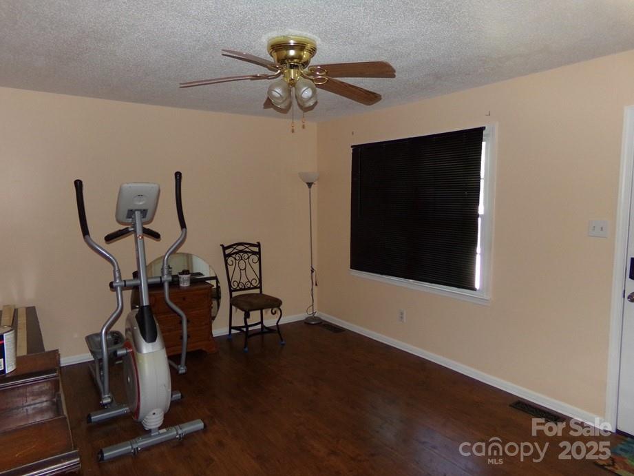 556 Roundtree Circle — Chester