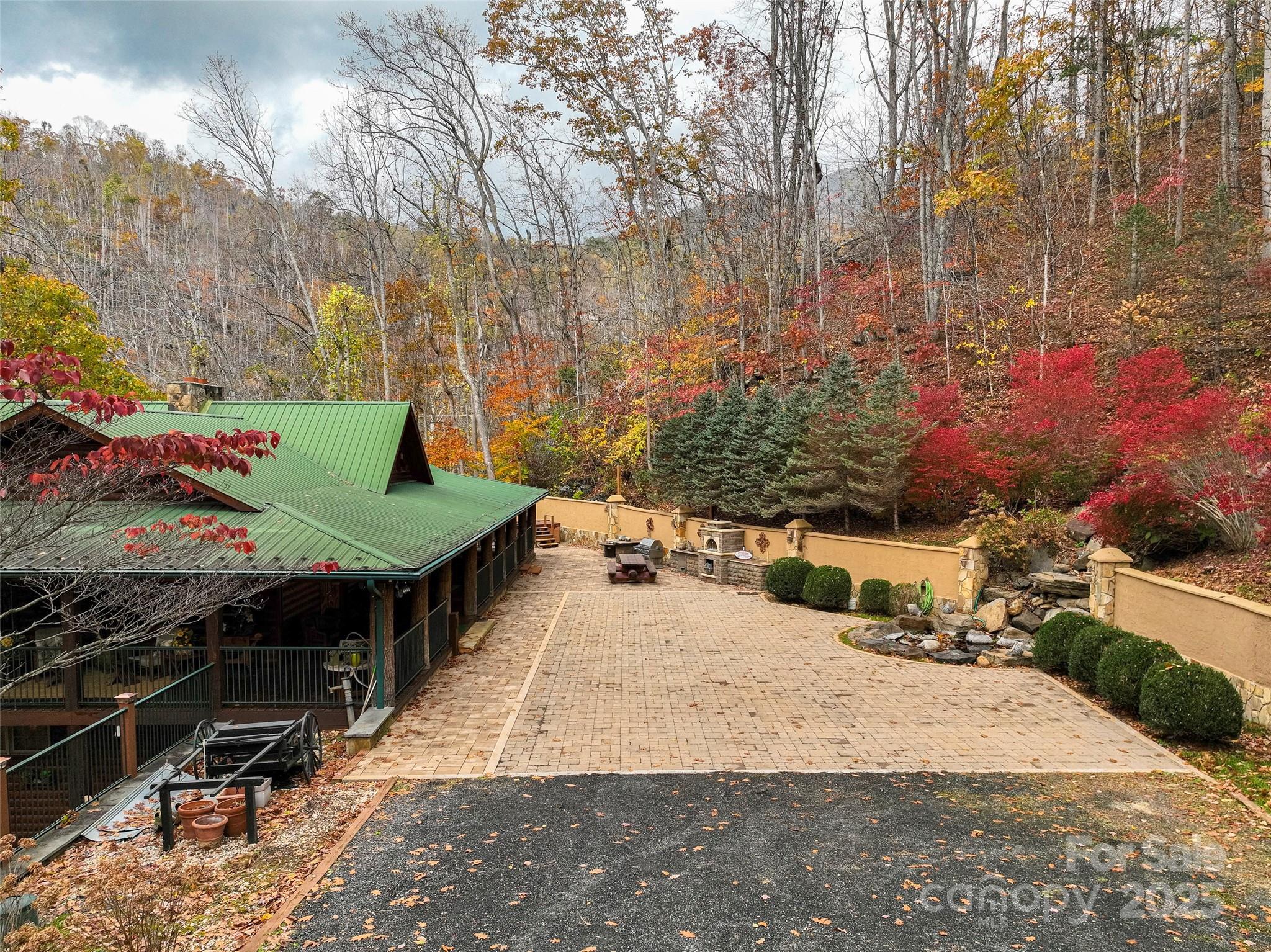 90 Rogers Creek Drive — Bakersville