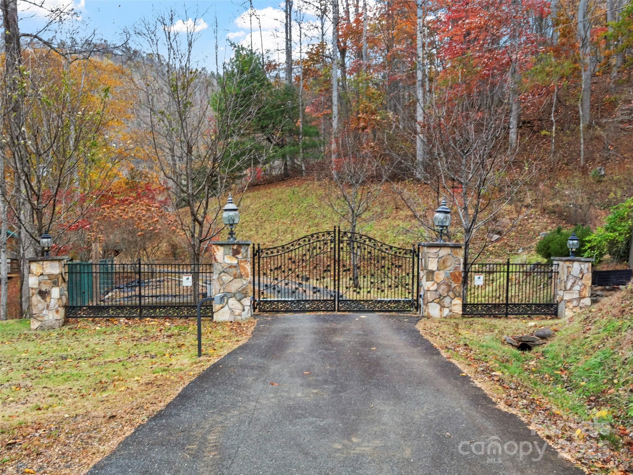 90 Rogers Creek Drive — Bakersville