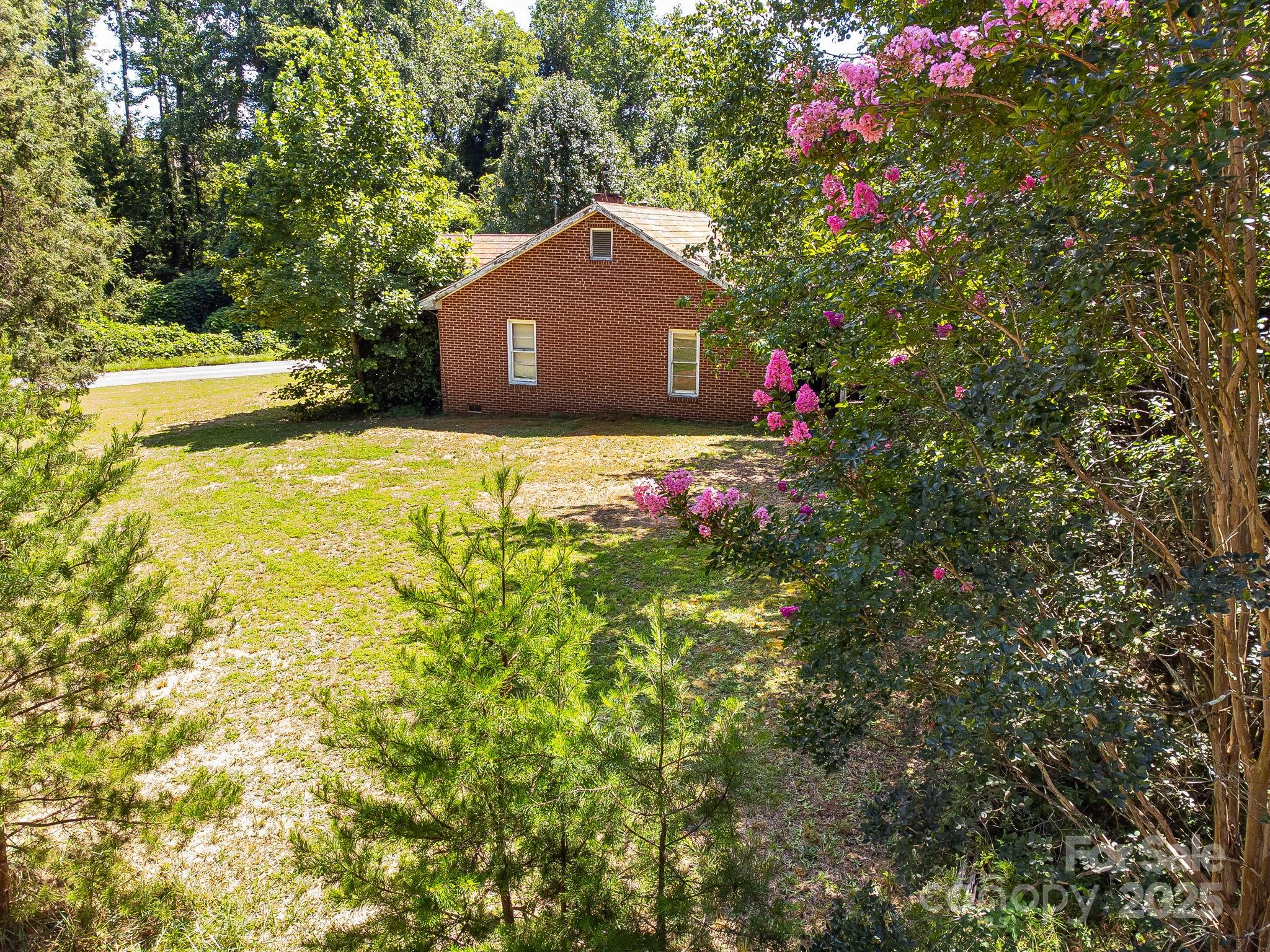 211 Luckadoo Road — Bostic