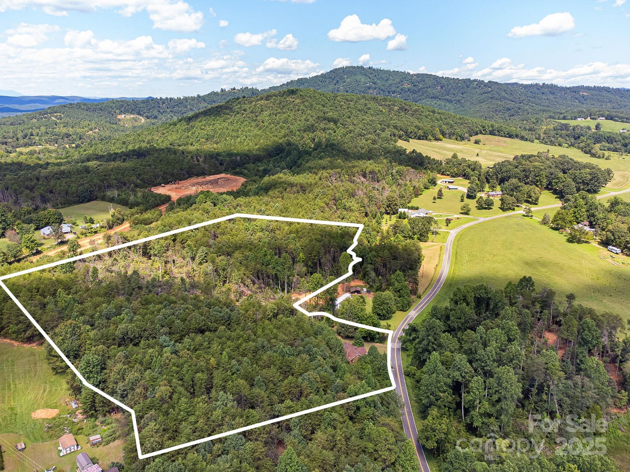 211 Luckadoo Road — Bostic