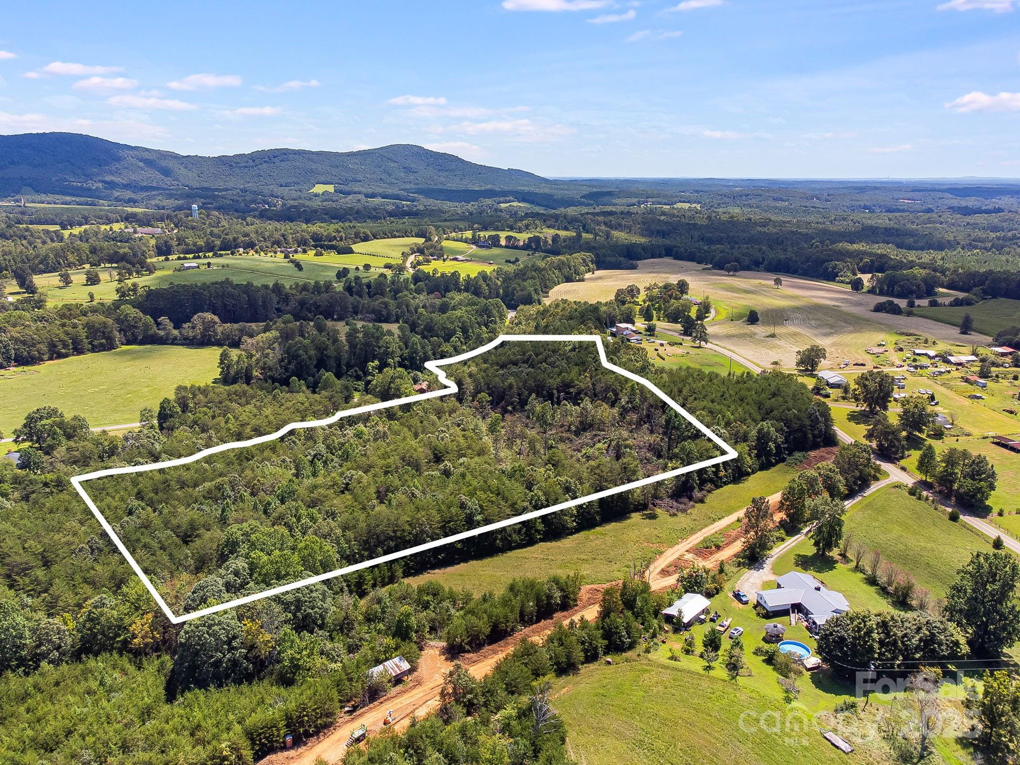 211 Luckadoo Road — Bostic