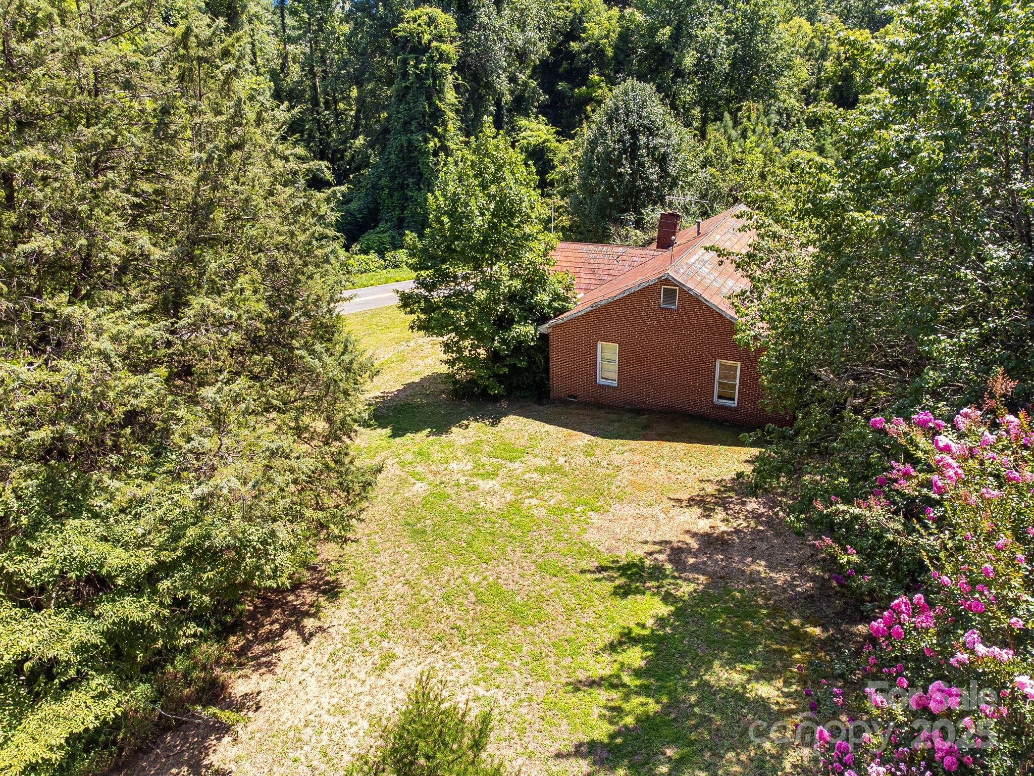 211 Luckadoo Road — Bostic