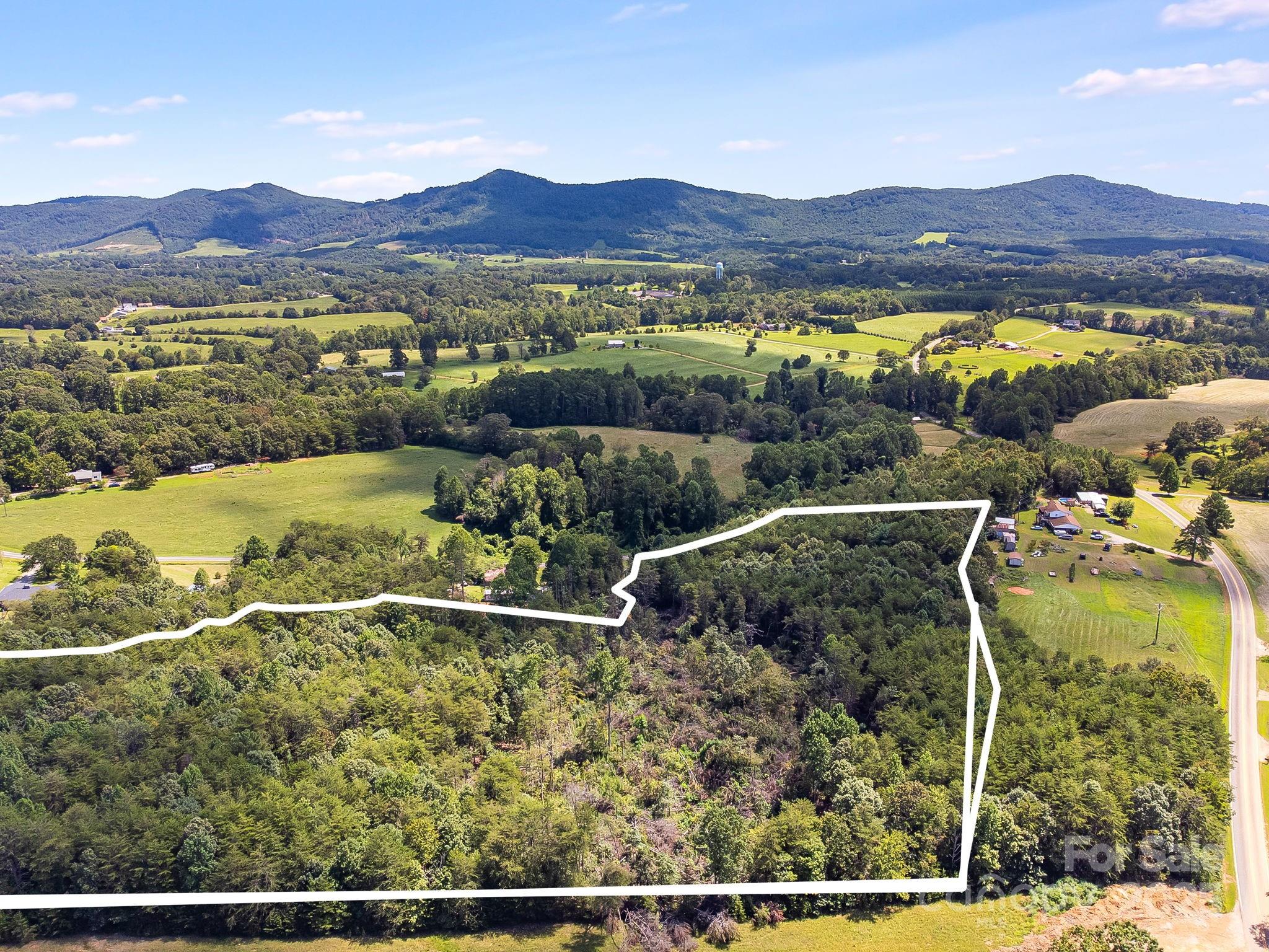 211 Luckadoo Road — Bostic