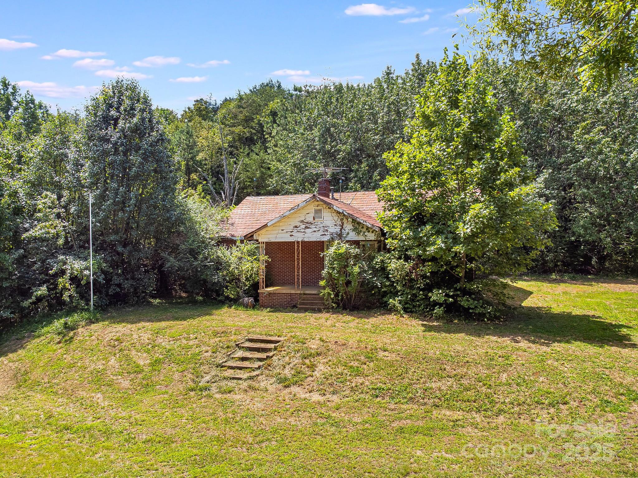 211 Luckadoo Road — Bostic