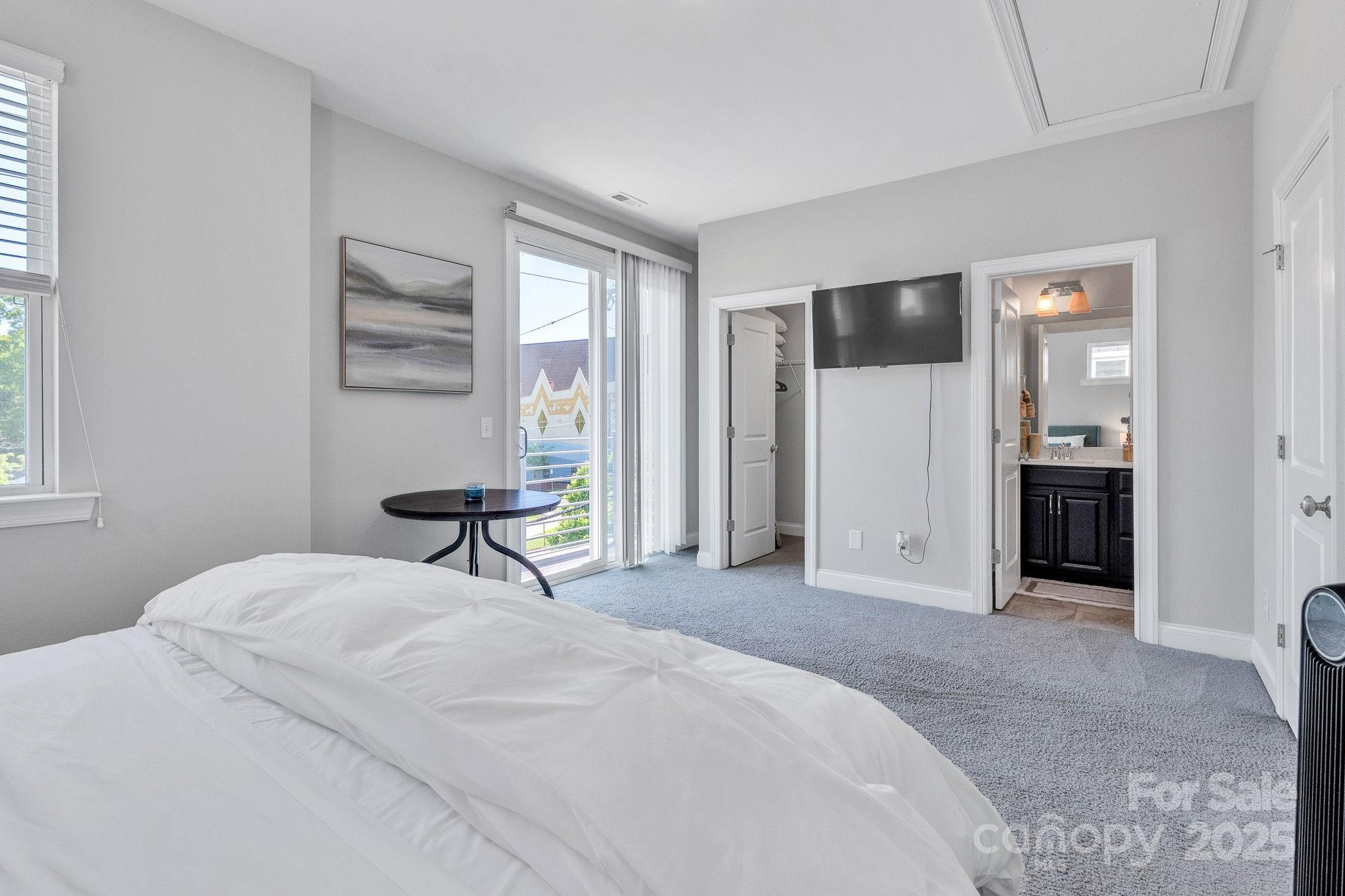 2551 Statesville Avenue — Charlotte