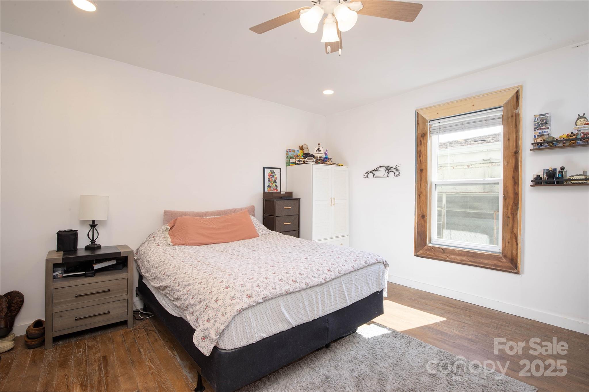 23 N 226 Highway — Bakersville