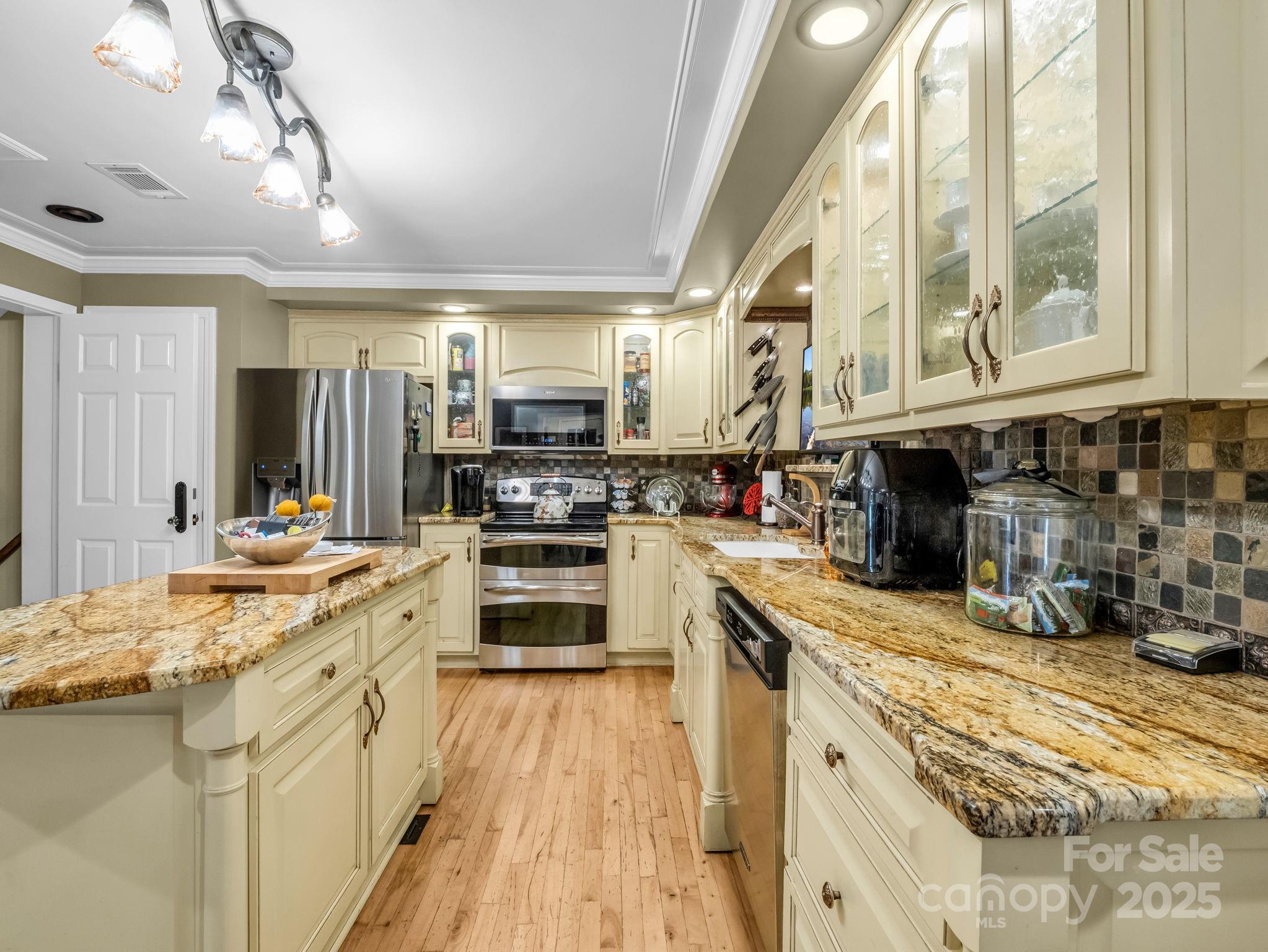 1102 S Mountain Road — Bostic
