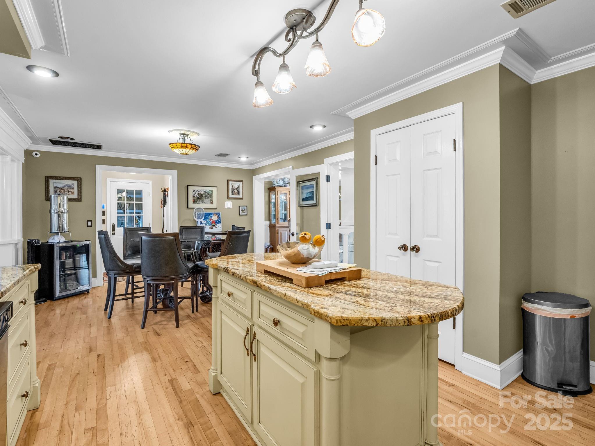 1102 S Mountain Road — Bostic