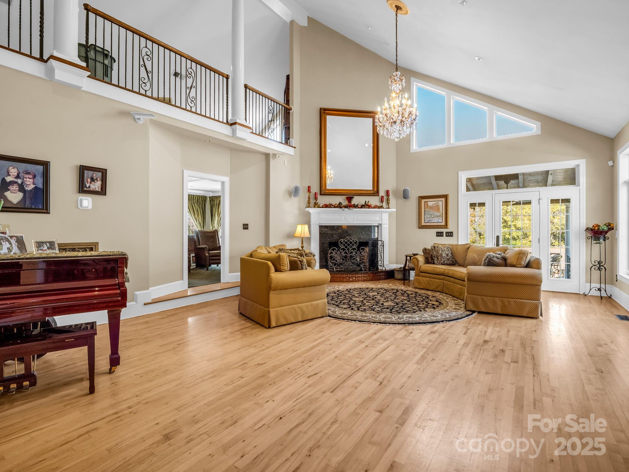 1102 S Mountain Road — Bostic