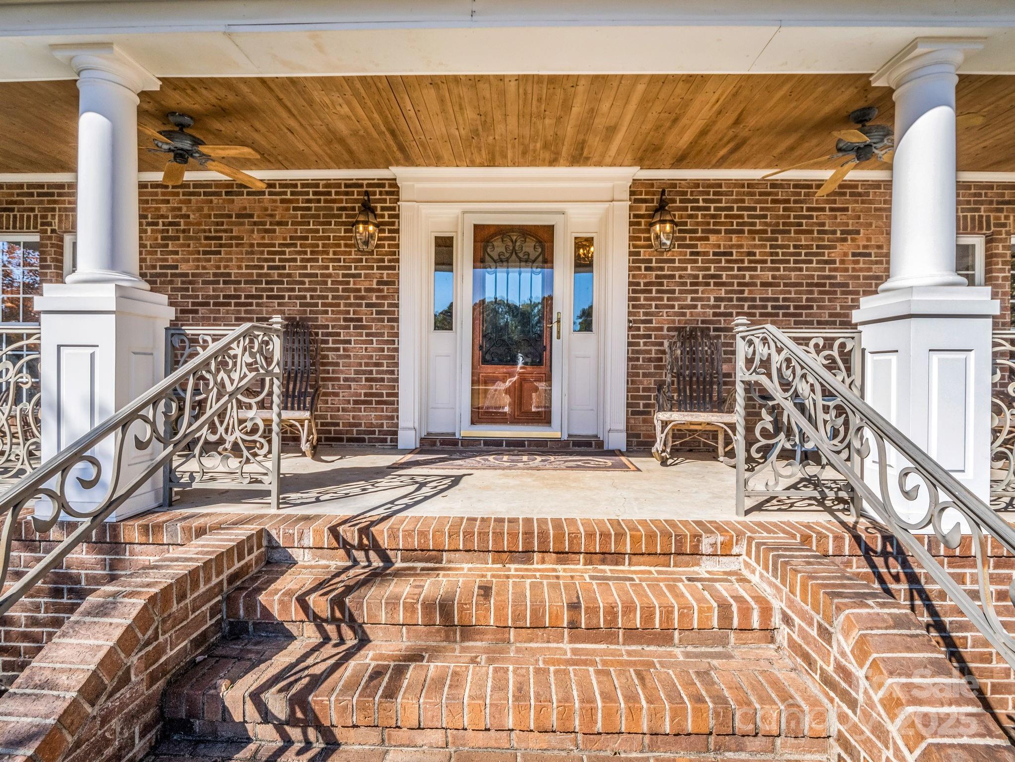 1102 S Mountain Road — Bostic