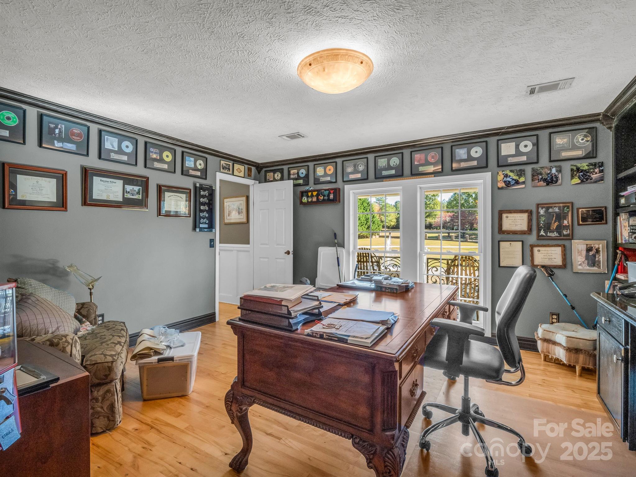 1102 S Mountain Road — Bostic