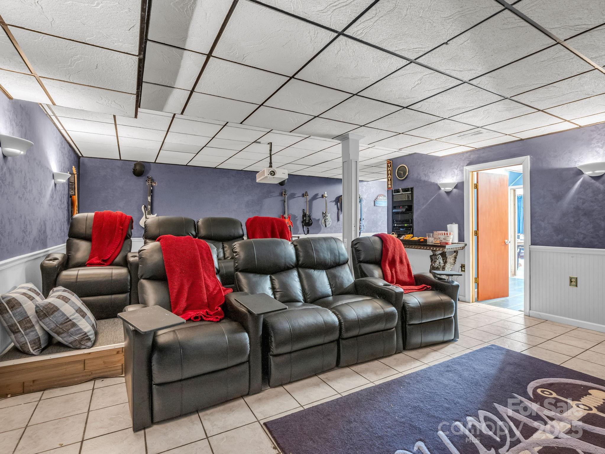 1102 S Mountain Road — Bostic