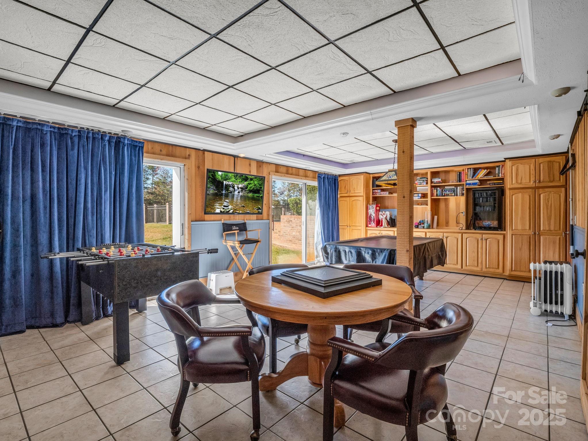 1102 S Mountain Road — Bostic