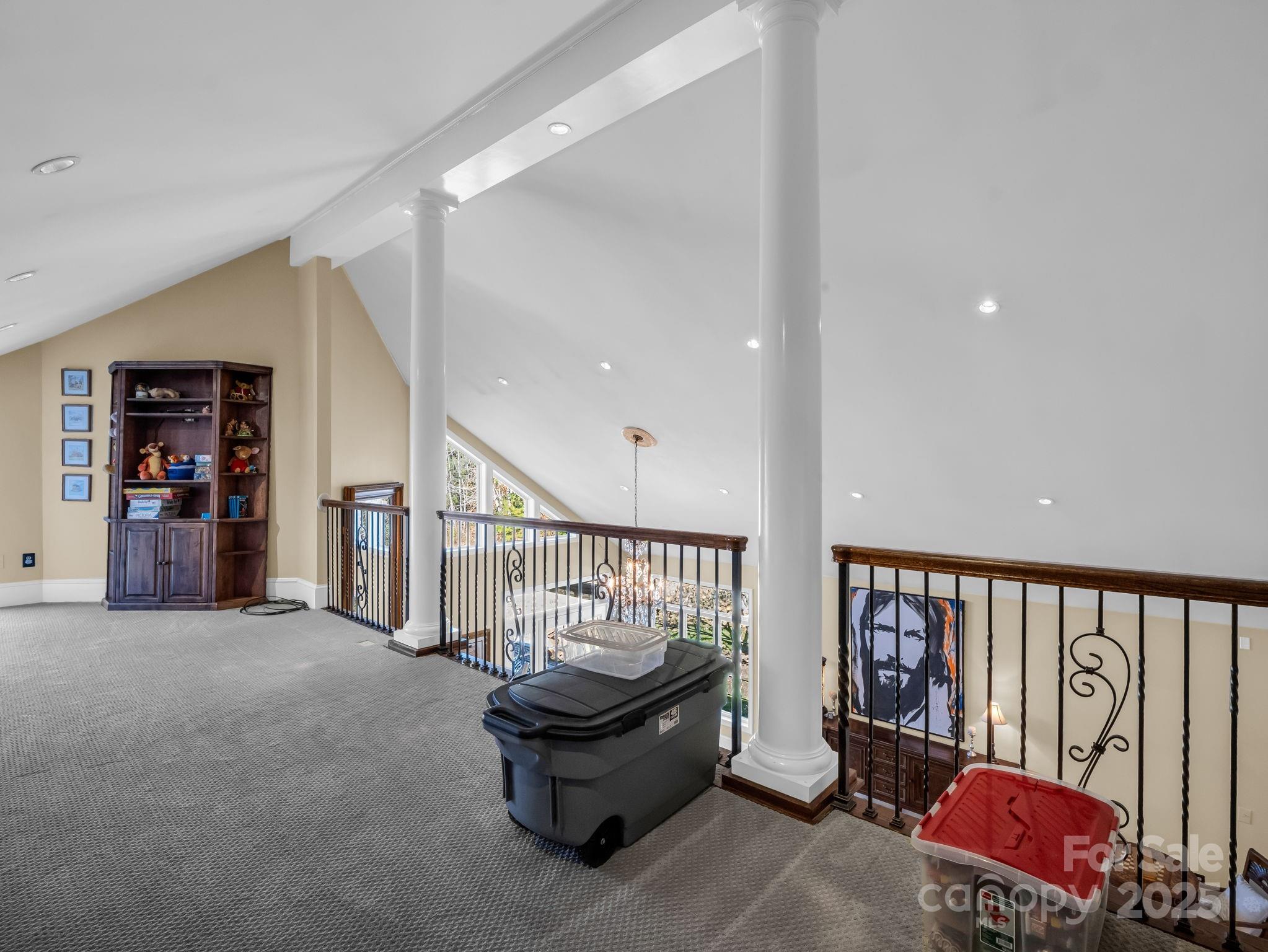 1102 S Mountain Road — Bostic