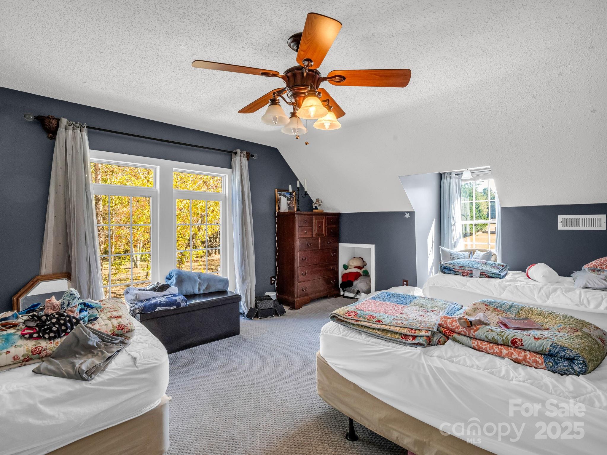 1102 S Mountain Road — Bostic